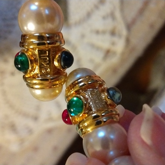 KENNETH J LANE FAUX PEARL AND JEWEL OPEN, SLIP ON BRACELET VINTAGE - Picture 3 of 4